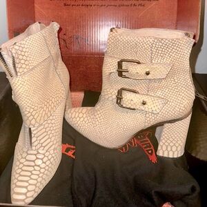 Freebird Joey Boots White Snake